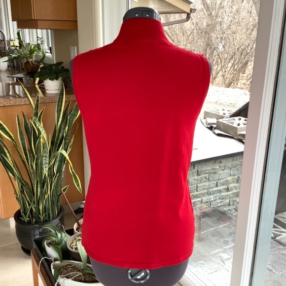 Red size small mock turtle neck shell with black beading by Cable & Gauge - Picture 5 of 6